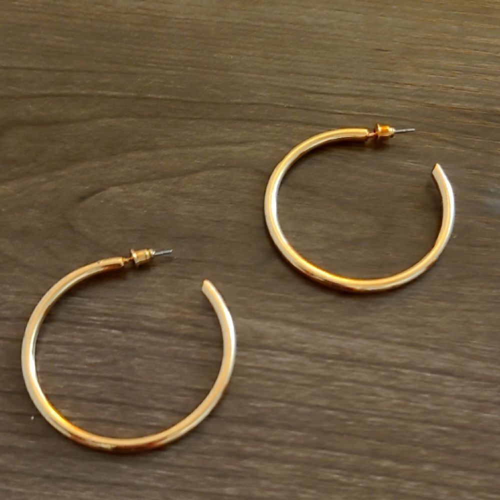 ♡♡♡Gold Hoop Earrings 2.5"